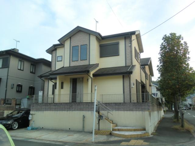 Local appearance photo. Since the front road is widely corner lot, Bright and airy is good. Built shallow ・ Yoshitaku ・ It is beautiful to your.