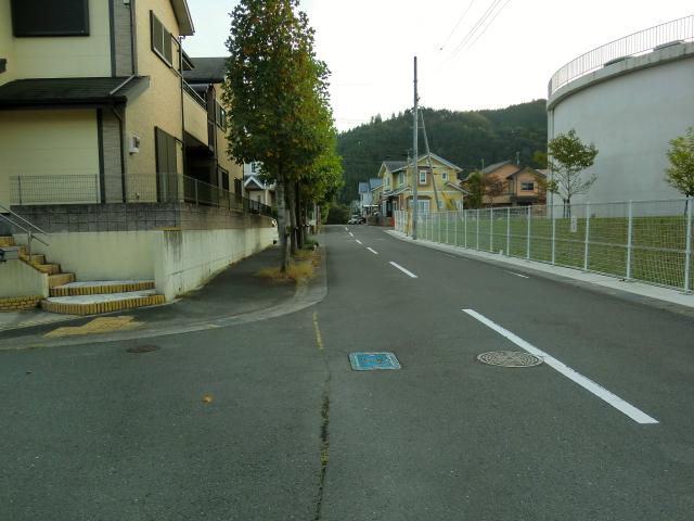 Local photos, including front road. For the partition of the end, High independence, Could live you without hesitation. Traffic is also less.