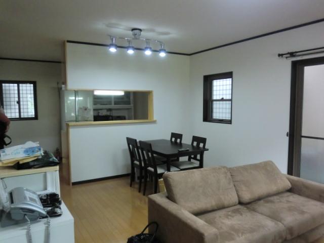 Living. Face-to-face kitchen seen from the living room. Cold winter in floor heating nook also feet warm ☆