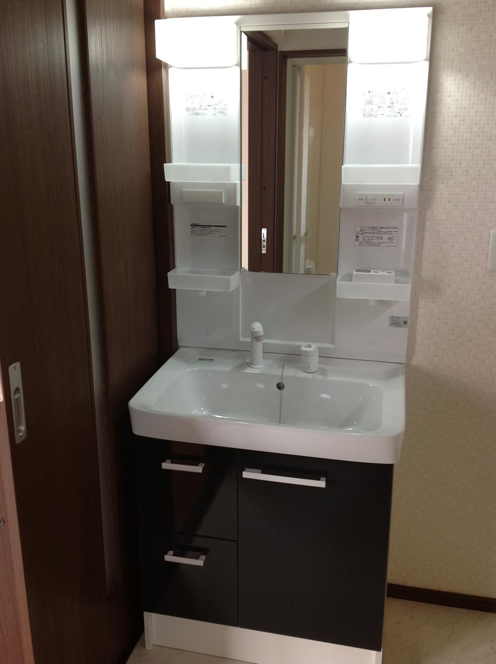 Wash basin, toilet. Indoor (July 2013) Shooting