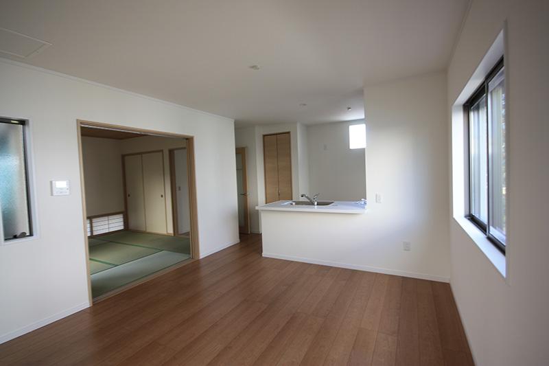 Living. Model house living We thought family of communication in face-to-face kitchen adopted ☆  Indoor (10 May 2013) Shooting