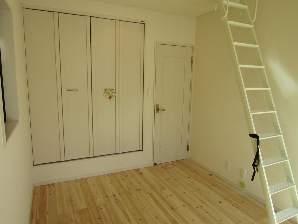 Non-living room. Using the solid flooring! Please experience a comfortably. 