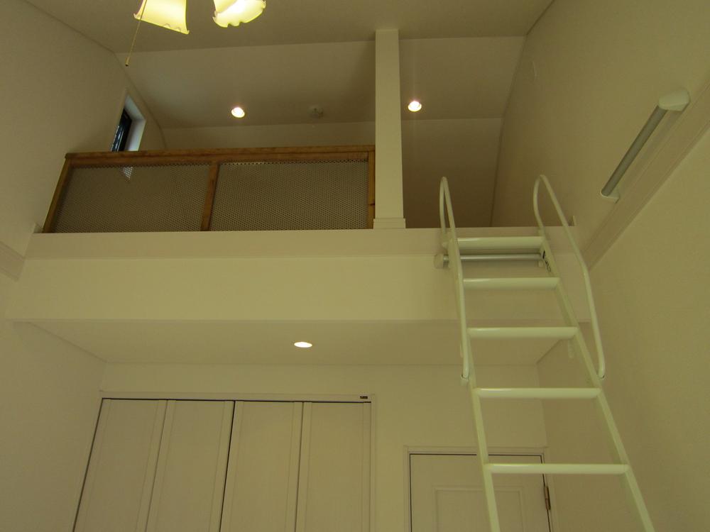 Non-living room. Secret base, Loft is! 