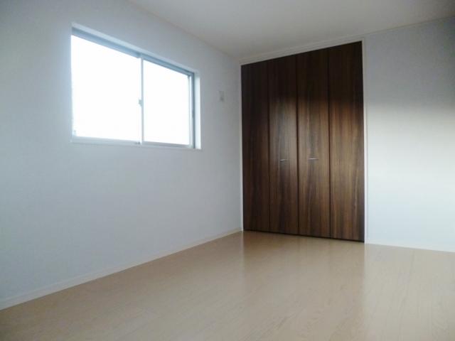 Non-living room. Second floor 7.5 Pledge