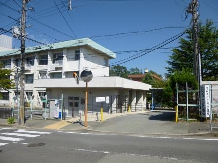 Primary school. Azalea months hill to elementary school 640m