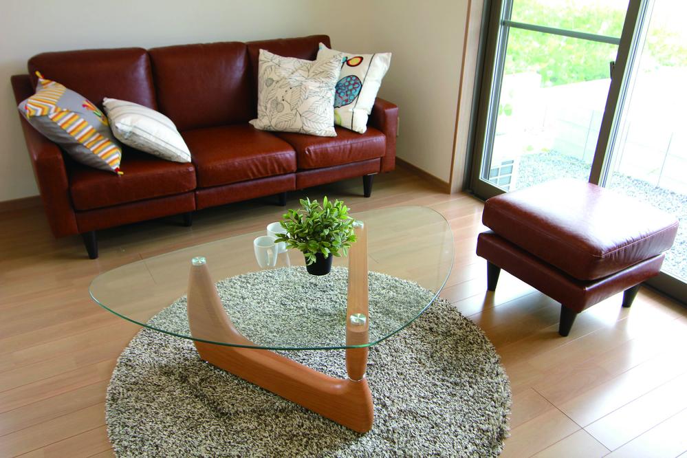 Living. Model house living ☆ Bright sunshine is a pleasant space to plug plenty ☆ 