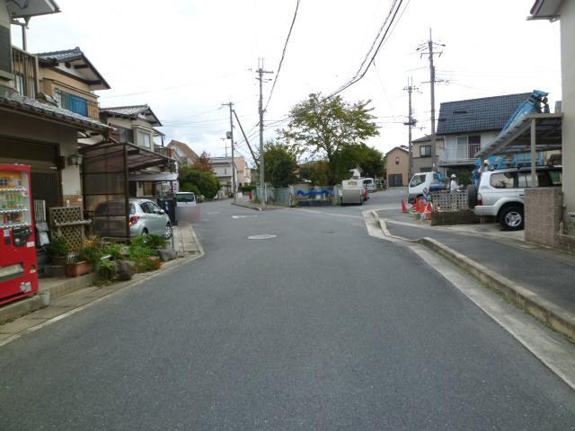 Local photos, including front road. Local (10 May 2013) Shooting