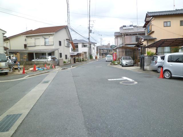 Local photos, including front road. Local (10 May 2013) Shooting