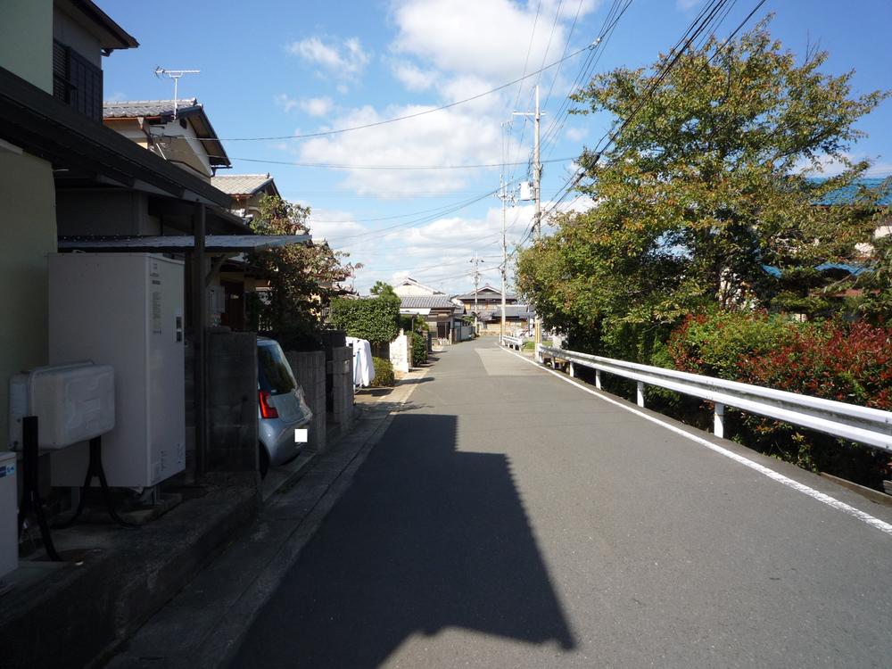 Local photos, including front road. Front road (February 2013) Shooting