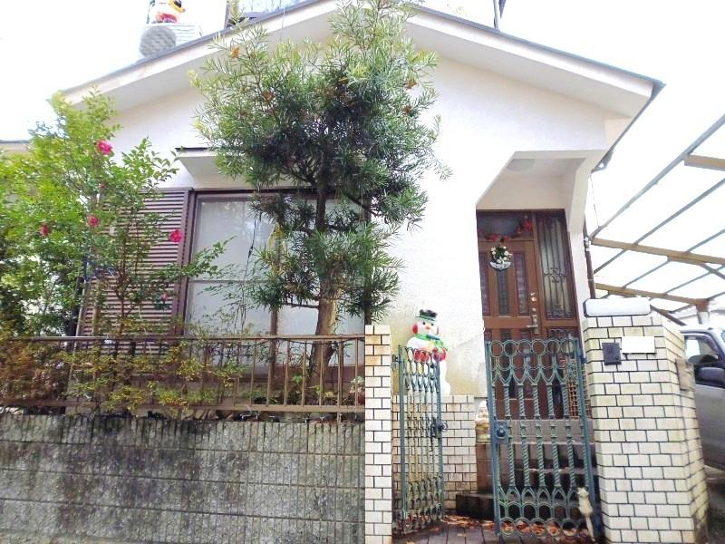 Local appearance photo. Local (12 May 2013) Shooting