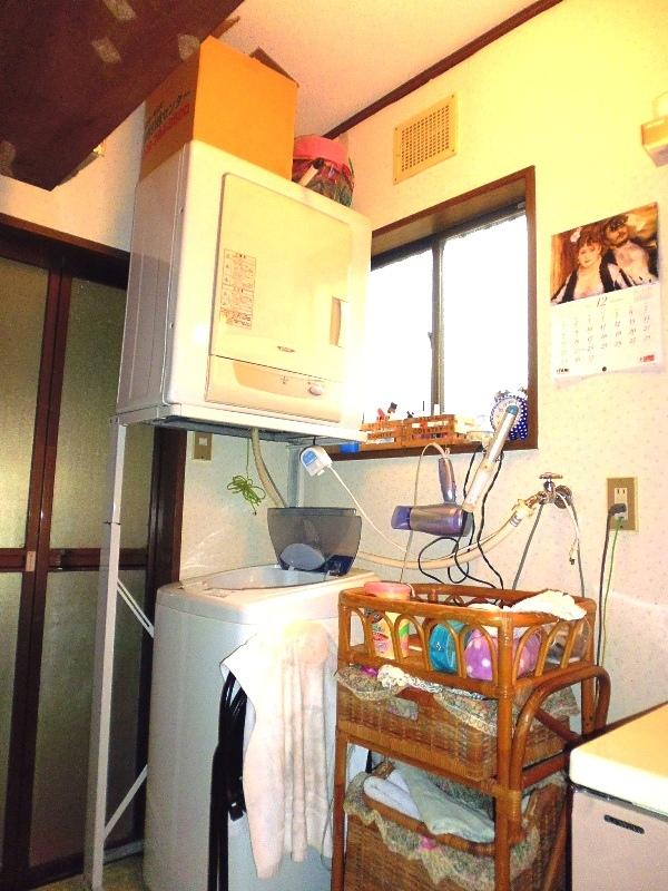 Wash basin, toilet. Local (12 May 2013) Shooting