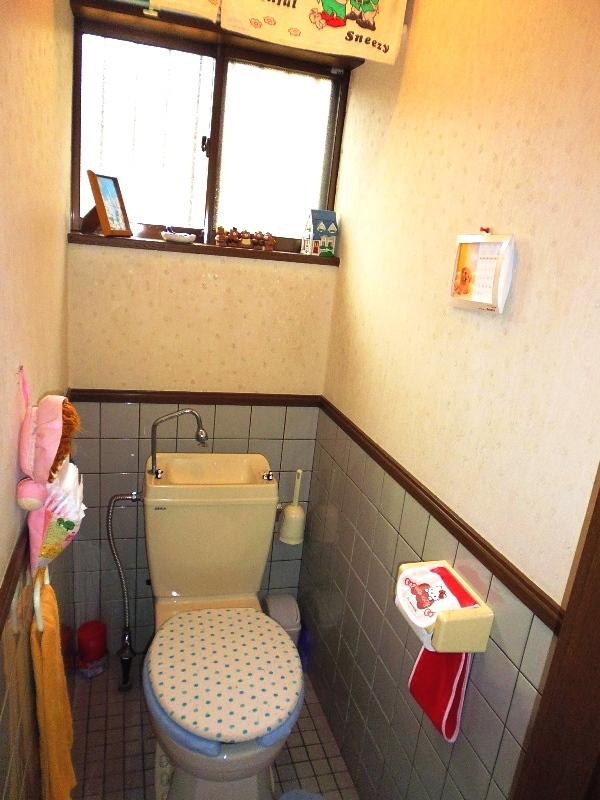 Toilet. Local (12 May 2013) Shooting