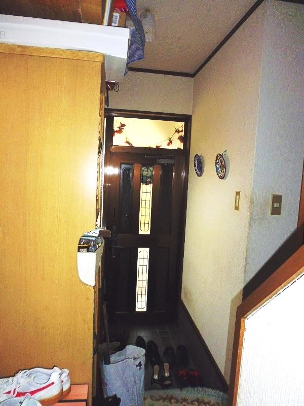 Entrance. Local (12 May 2013) Shooting