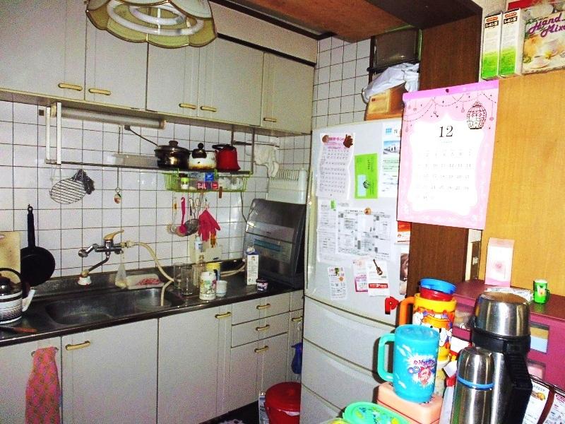 Kitchen. Local (12 May 2013) Shooting