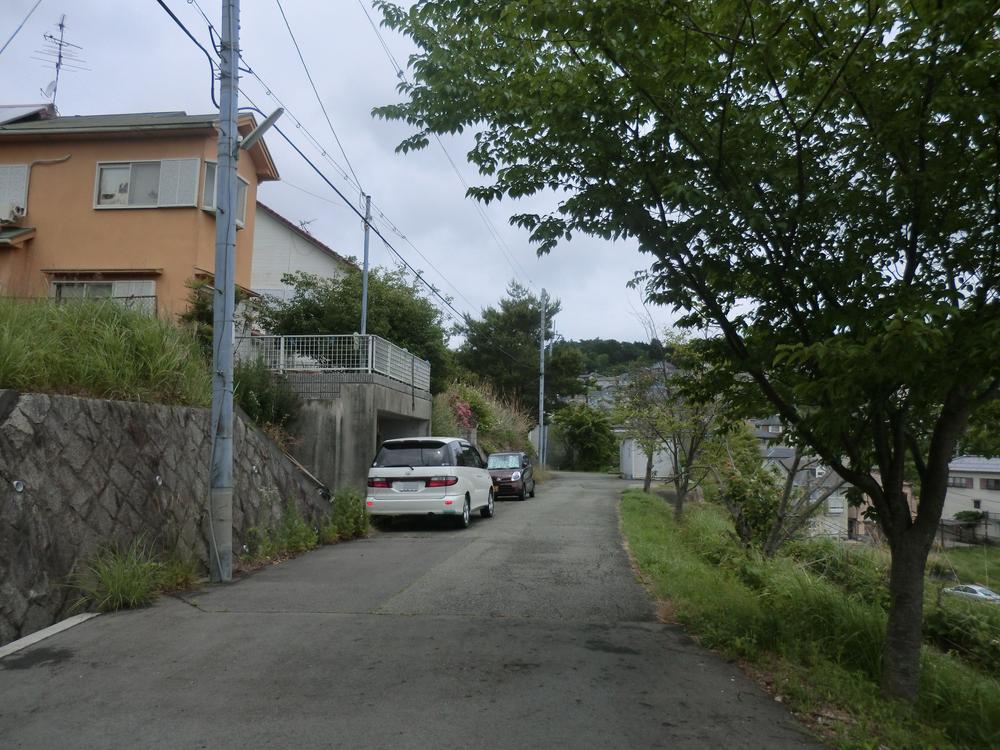 Local photos, including front road. Local front road