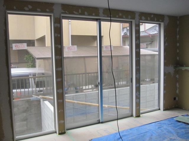 Other local. South-facing, Haisasshi the lighting is plenty of take! It goes out to the wood deck.