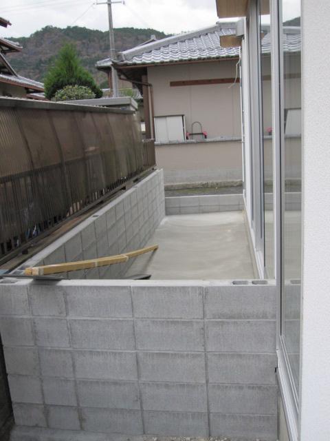 Other local. Place the wide wood deck.