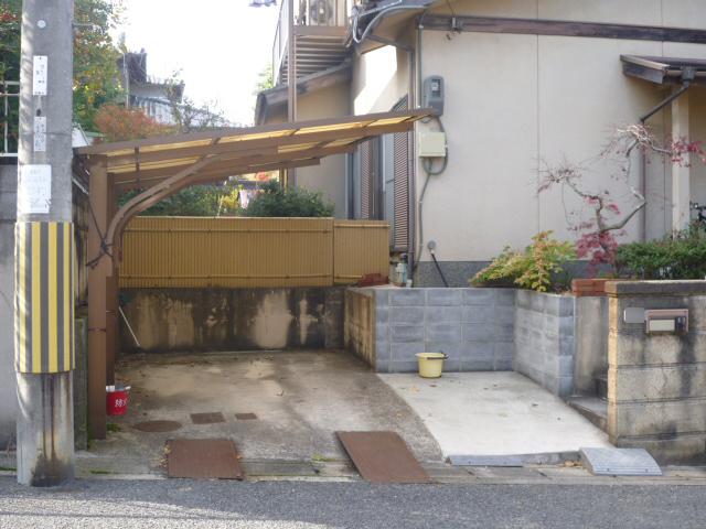 Parking lot. Local (11 May 2013) Shooting