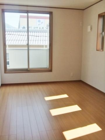 Same specifications photos (Other introspection). Same type other properties Western-style