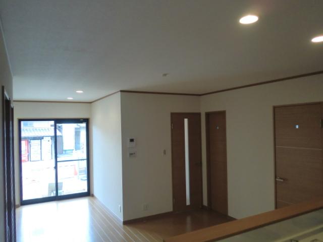 Living. Facing south in a bright living room, Winter is also feet warm also comes with floor heating.