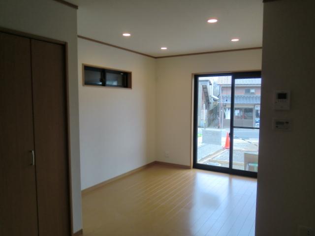 Living. Also it comes with a bright living room housed on the south-facing. Enter in the room, such as a large vacuum cleaner or mop.