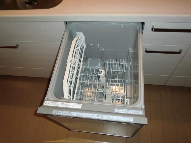 Same specifications photo (kitchen). Also easily wash a family of four minutes of tableware, Us with up to dry. Usage is also easy.