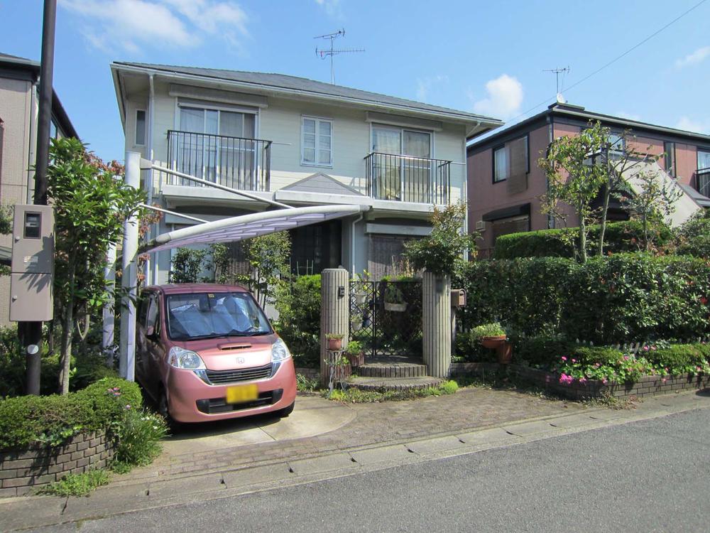 Local appearance photo. It is a quiet residential area of the hill! Also equipped compartment!