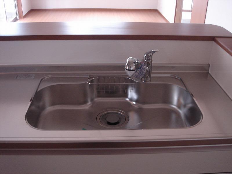 Other Equipment. A built-in water purifier to the tip of the faucet. It is an innovative water purifier that does not take the place. Also, It can be pulled out a water purifier for each hose. 