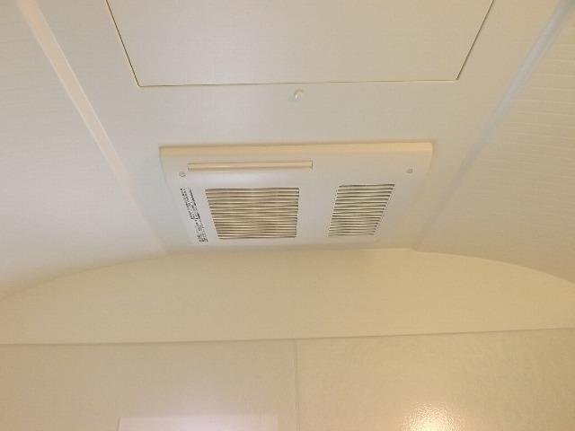 Cooling and heating ・ Air conditioning. This also perfect during the washing of time or when the rainy cold!
