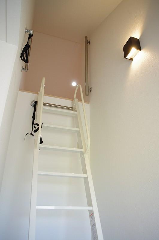 Model house photo. From the master bedroom to the attic storage (local model house)