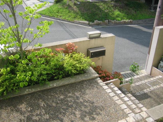 Local appearance photo. Entrance approach