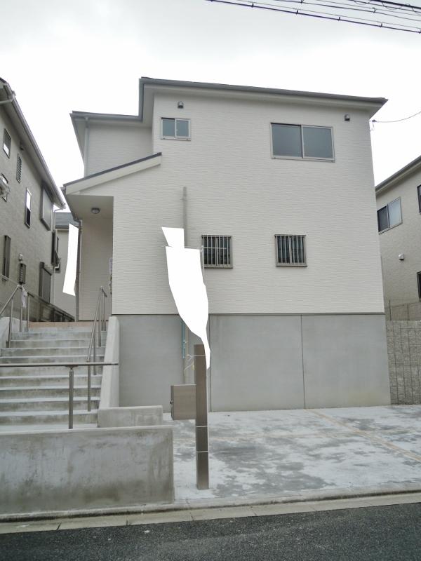 Local appearance photo. Building 2