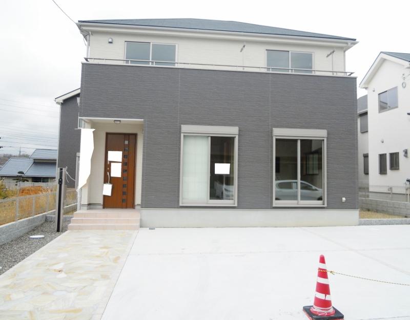 Local appearance photo. 4 Building