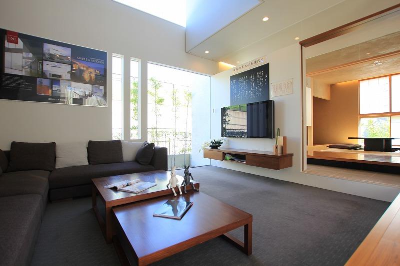 exhibition hall / Showroom. Es ・ by ・ "Modern Japanese" El (Tomigaoka Nara Exhibition Center)