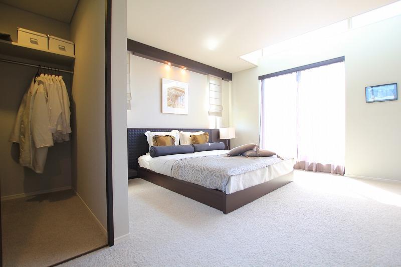 exhibition hall / Showroom. Large-capacity storage is also tightly designed bedroom (Tomigaoka Nara Exhibition Center)