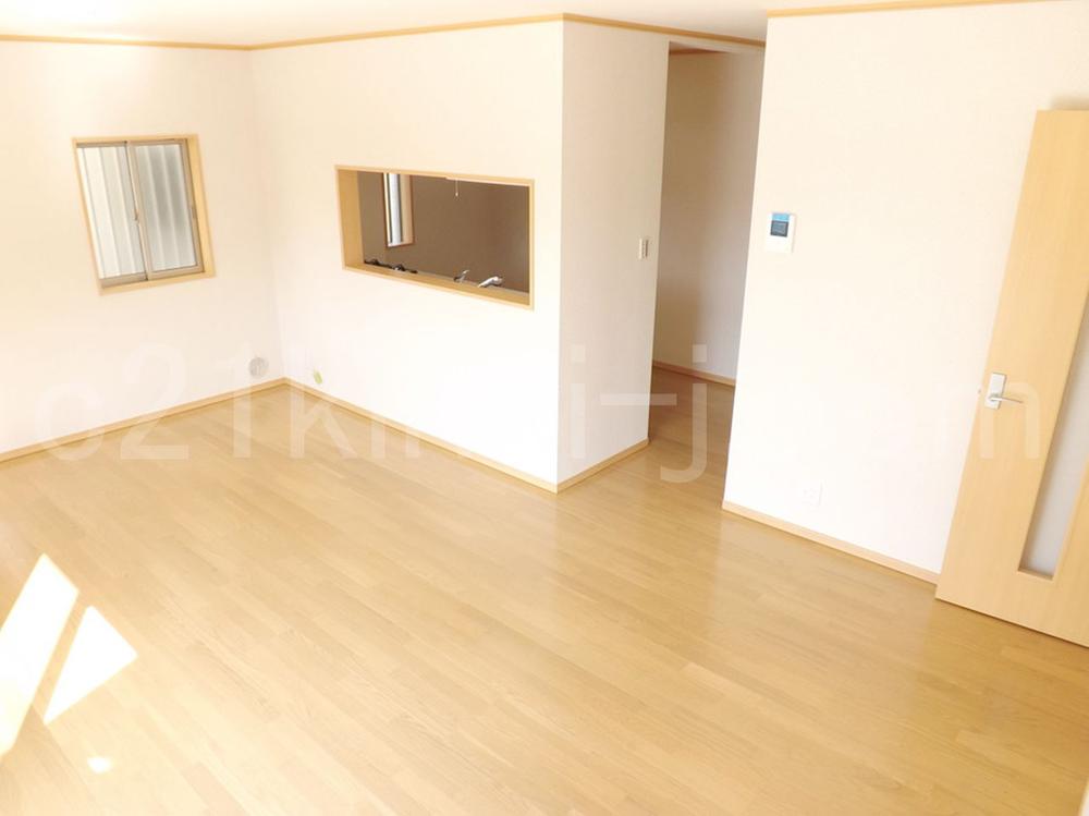 Living. Same specifications photos (living)