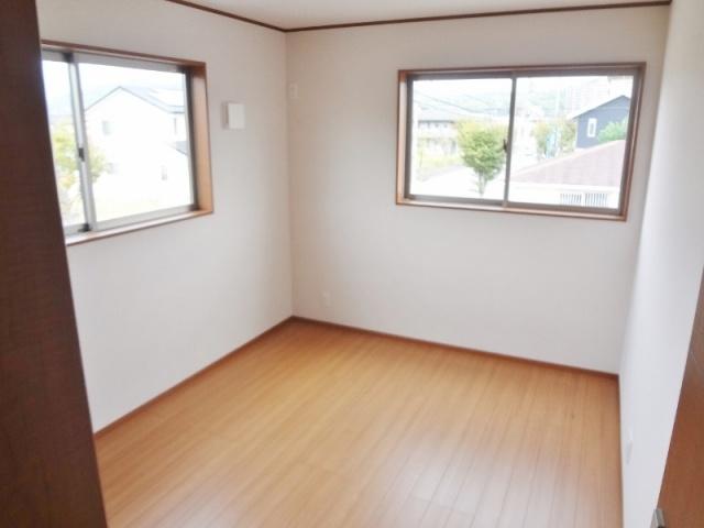 Non-living room. Second floor 6 Pledge