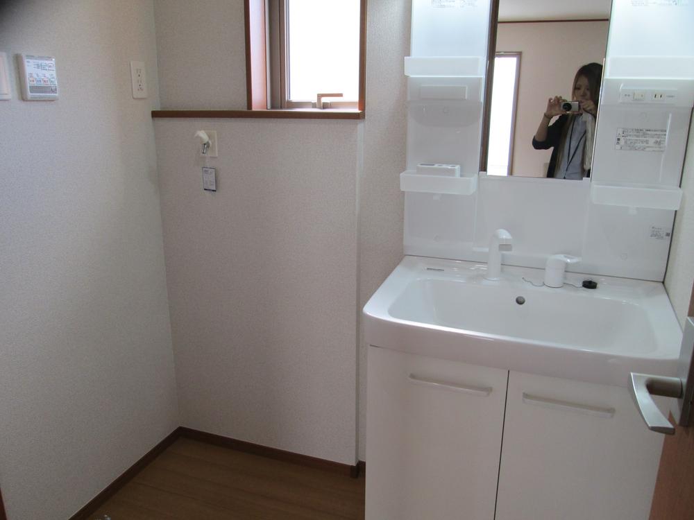 Wash basin, toilet. Hectic morning in the lavatory of the room also