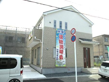 Local appearance photo. In sunlight the solar panel standard is all-electric a house