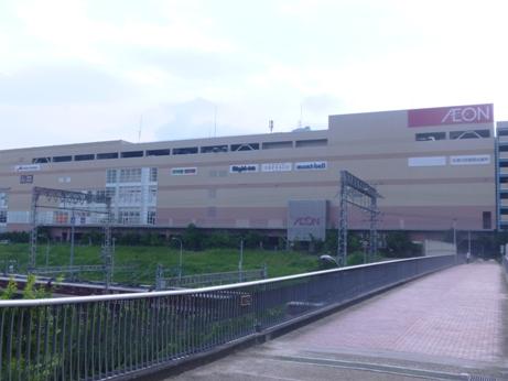 Shopping centre. 530m grocery department to Takanohara ion Mall, 7 am ~ Open until 11pm. But it is within walking distance, Also equipped with a large parking lot