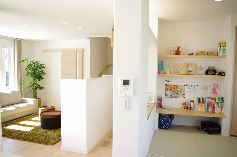 Model house photo. Neighborhood model house / Tatami corner (offers tours)