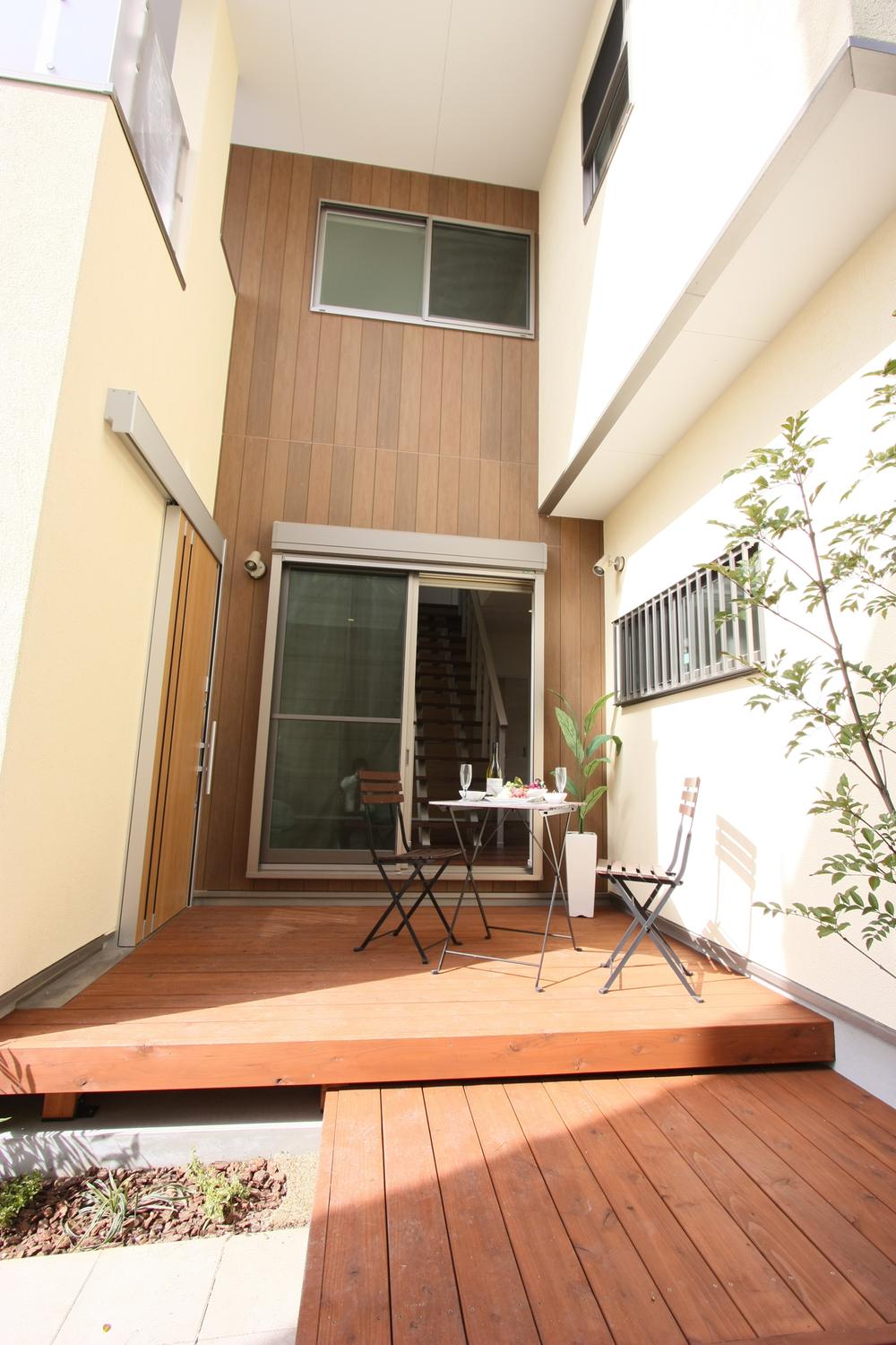 Local appearance photo. Wine party in the wood deck