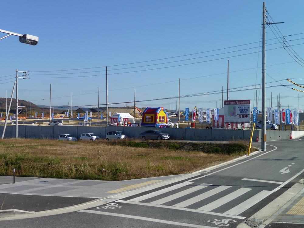 Local land photo. Across Square 1 Industrial Zone (4-11 city blocks 25 compartment sales) construction completion. 