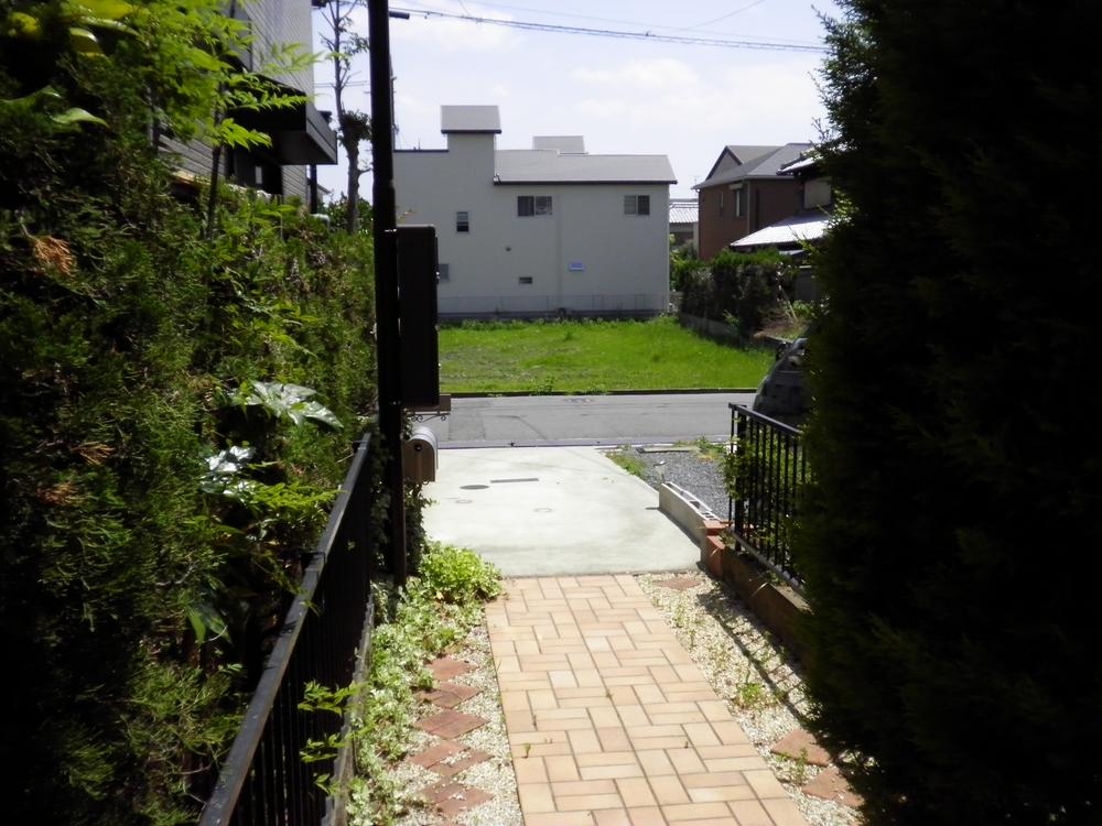 Entrance. Local (May 2013) Shooting approach