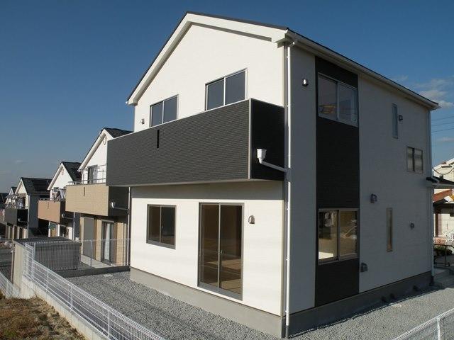 Local appearance photo. Local (12 May 2013) Shooting