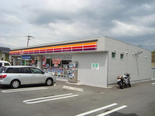 Convenience store. 430m to Circle K Kizu Umemidai shop