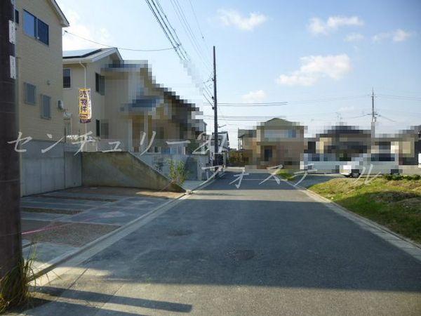 Local photos, including front road. Local (12 May 2013) Shooting