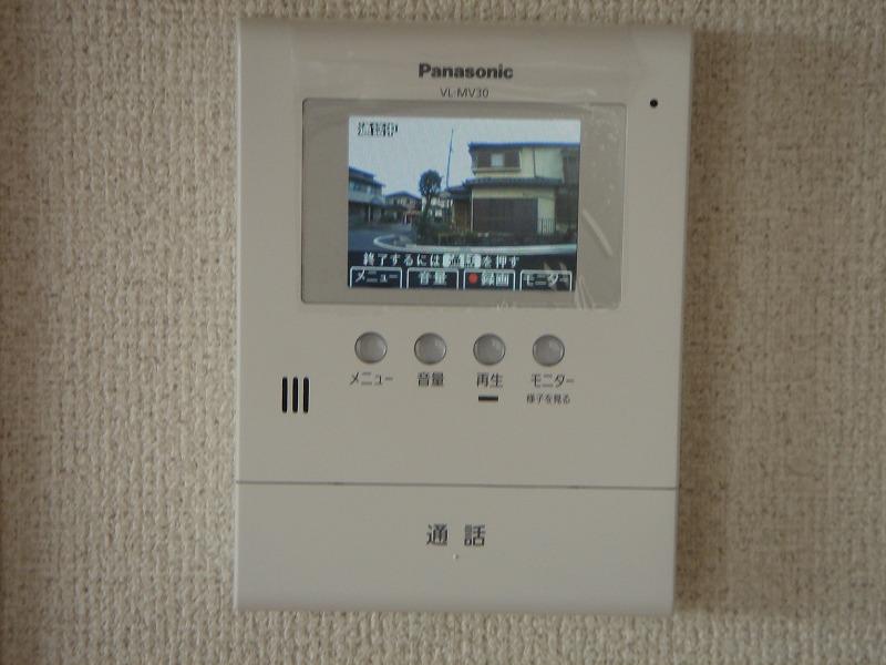 Security equipment. Adopt a color monitor intercom. Monitor featured that can check the state of the front door from the room when it becomes a little concerned about the outer. Children in the answering machine is also safe. 