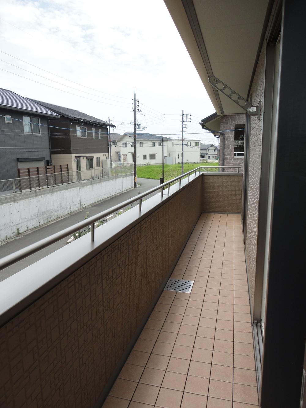 Balcony. No. 36 place balcony It becomes very large south-facing balcony.  So you can hang out a lot of laundry will be pleased wife. 