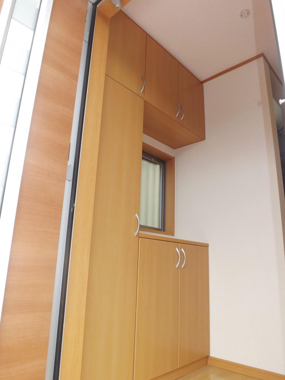 Entrance. Same specifications photos (entrance)